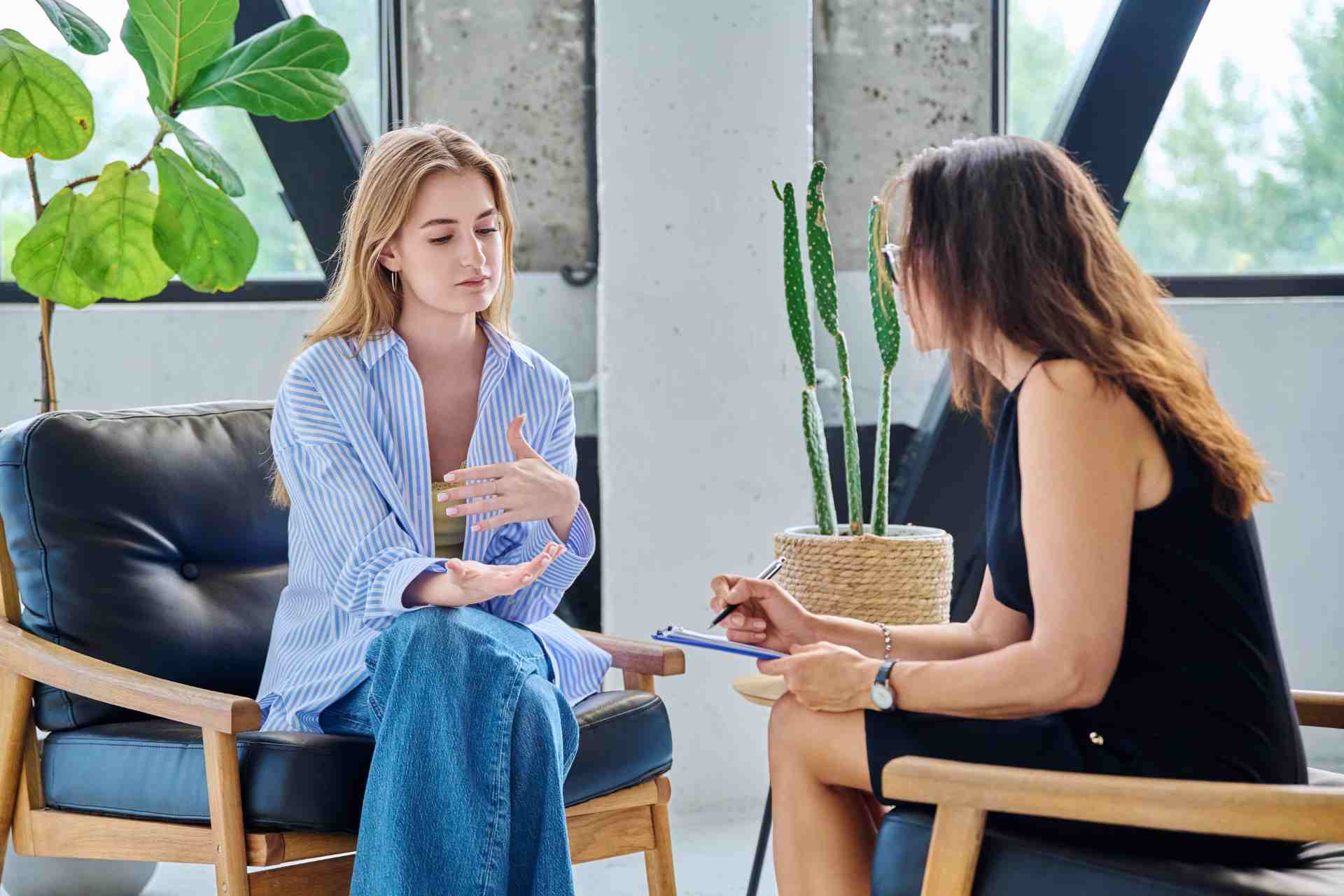 Woman speaking with a therapist during opioid addiction treatment counseling session