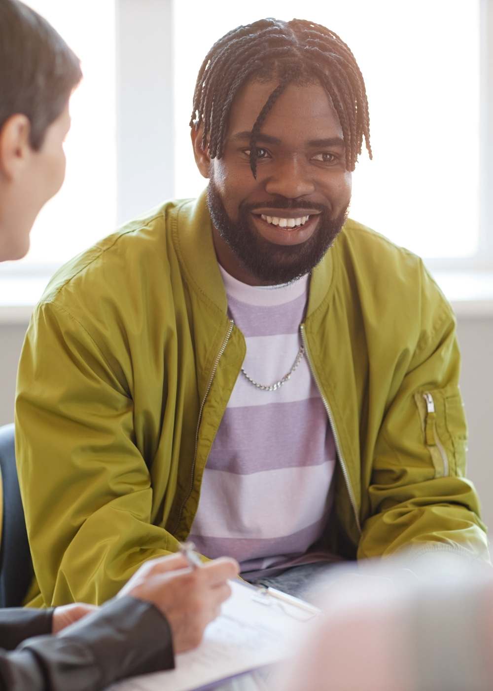 Man participating in a recovery support session during dual diagnosis treatment